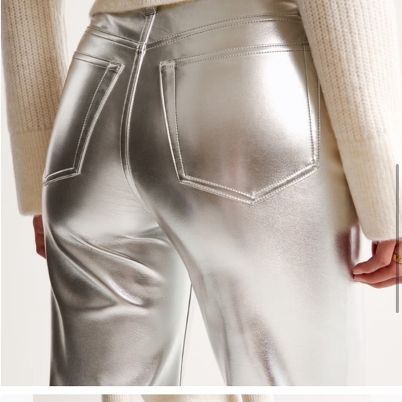 NWT Abercrombie & Fitch Vegan

Leather 90s Relaxed Pants Silver size 24 - Picture 6 of 9
